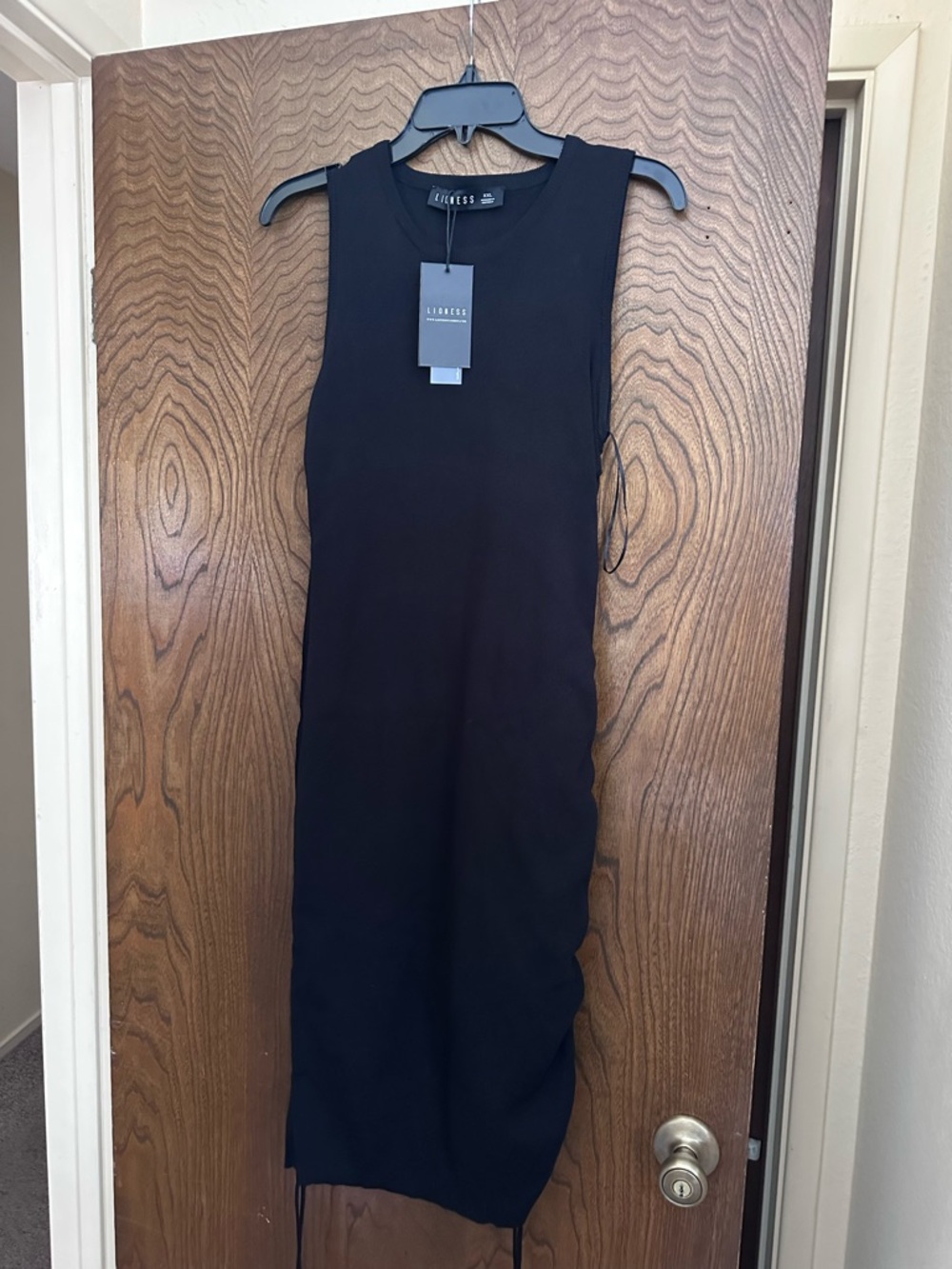 lioness / Black Sleeveless Midi Dress/ touching and tie side at hem